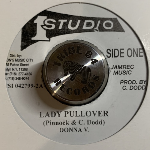Donna V. - Lady Pullover